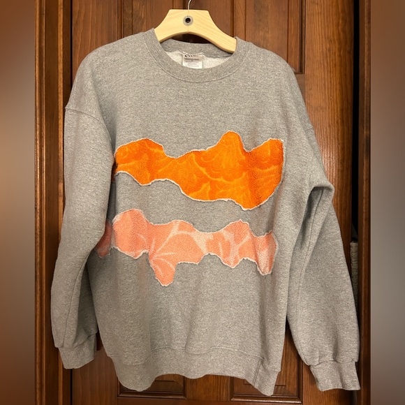 Upcycled handmade  sweatshirt with vintage towel inlay. - Picture 2 of 7